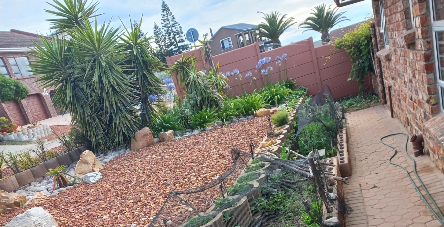 5 Bedroom Property for Sale in Dana Bay Western Cape